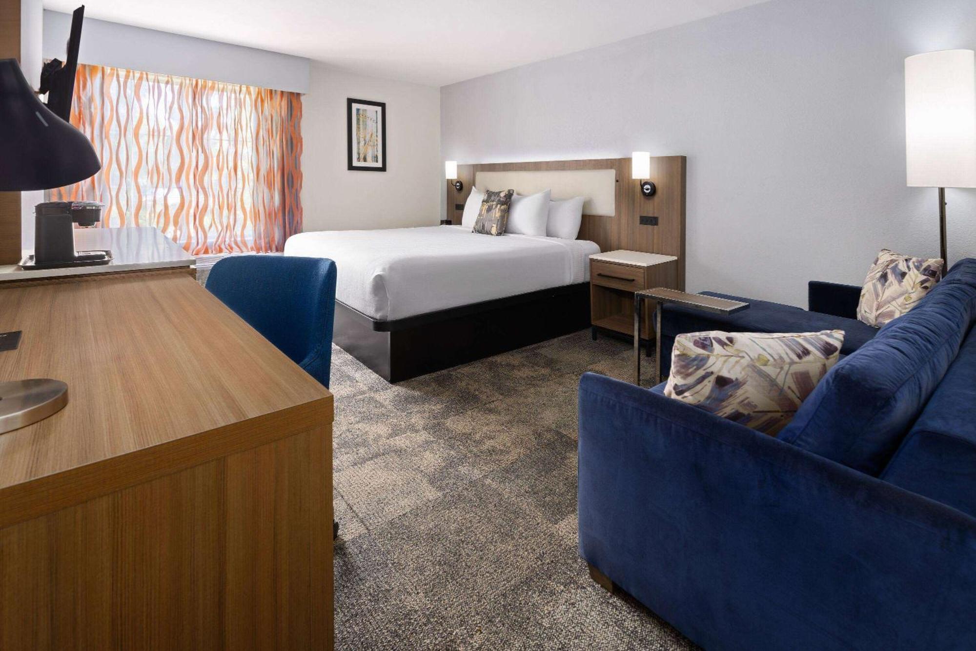 La Quinta By Wyndham Atlanta South -